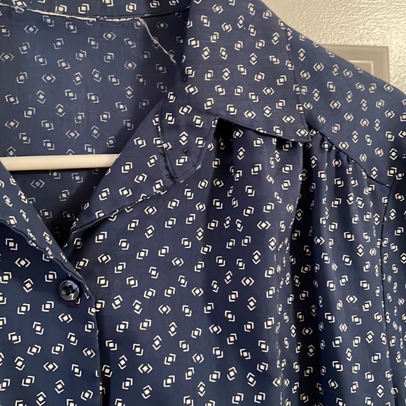 Lightweight navy patterned blouse - Picture 1 of 2